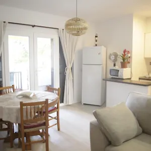 Con Encanto En Residencial Con Piscina Apartamento